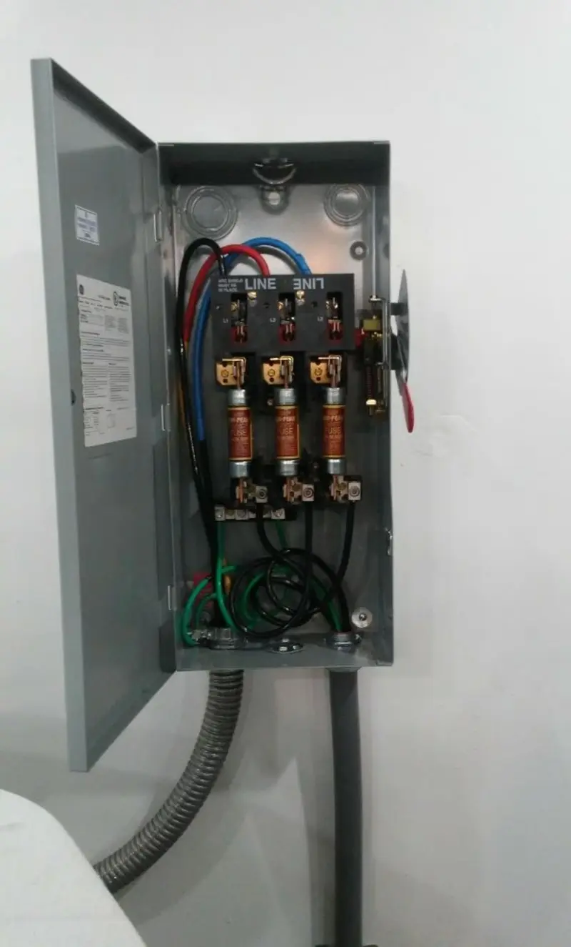 Three-phase disconnect switch installed for Smoke Detector Installation in Eufaula